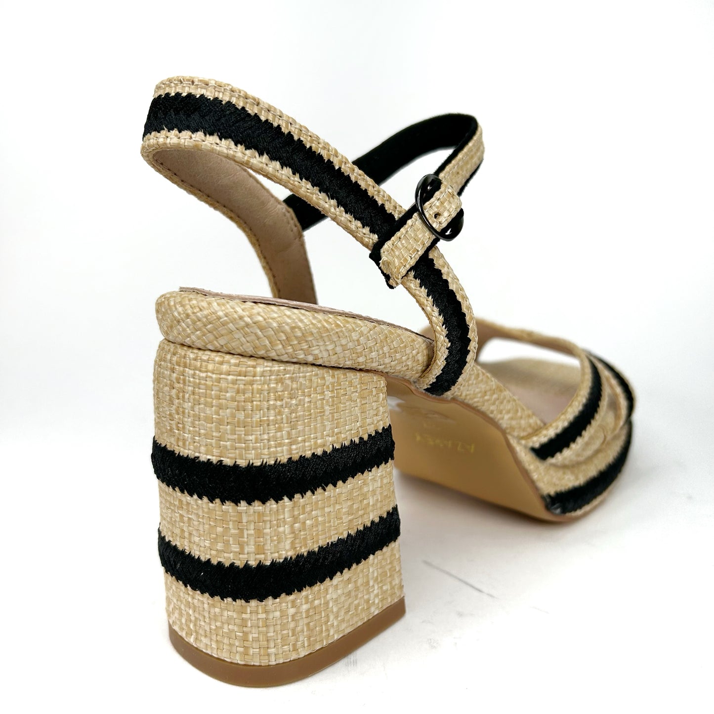 SANDALIA DE MUJER YUTE BEIGE-NEGRA 494J536