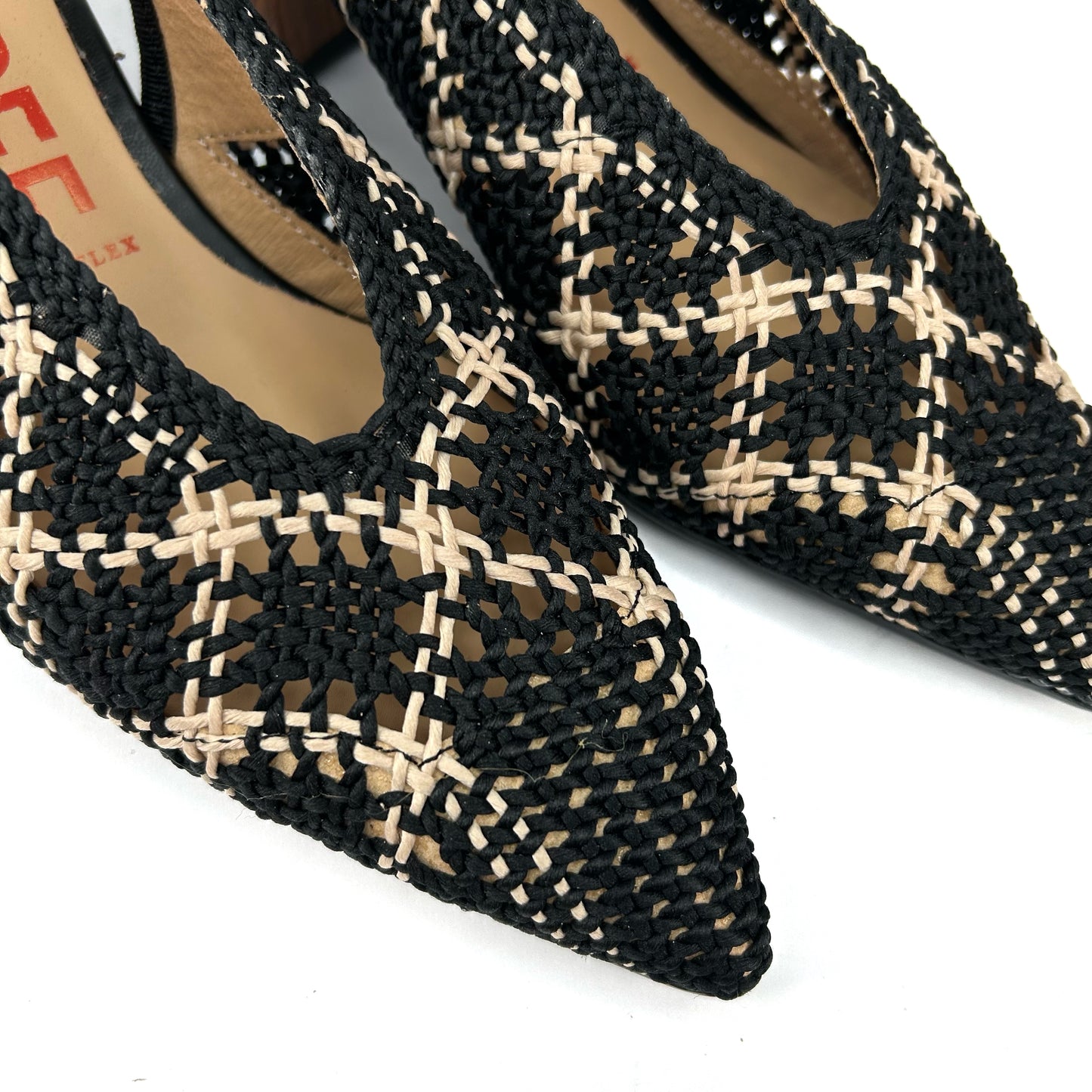 SALÓN MUJER REJILLA NEGRO PRAGA7