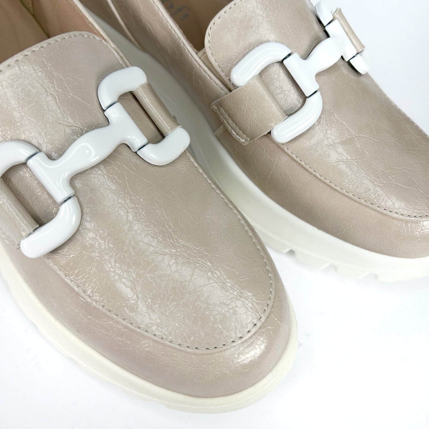MOCASÍN DE MUJER BEIGE 24M260