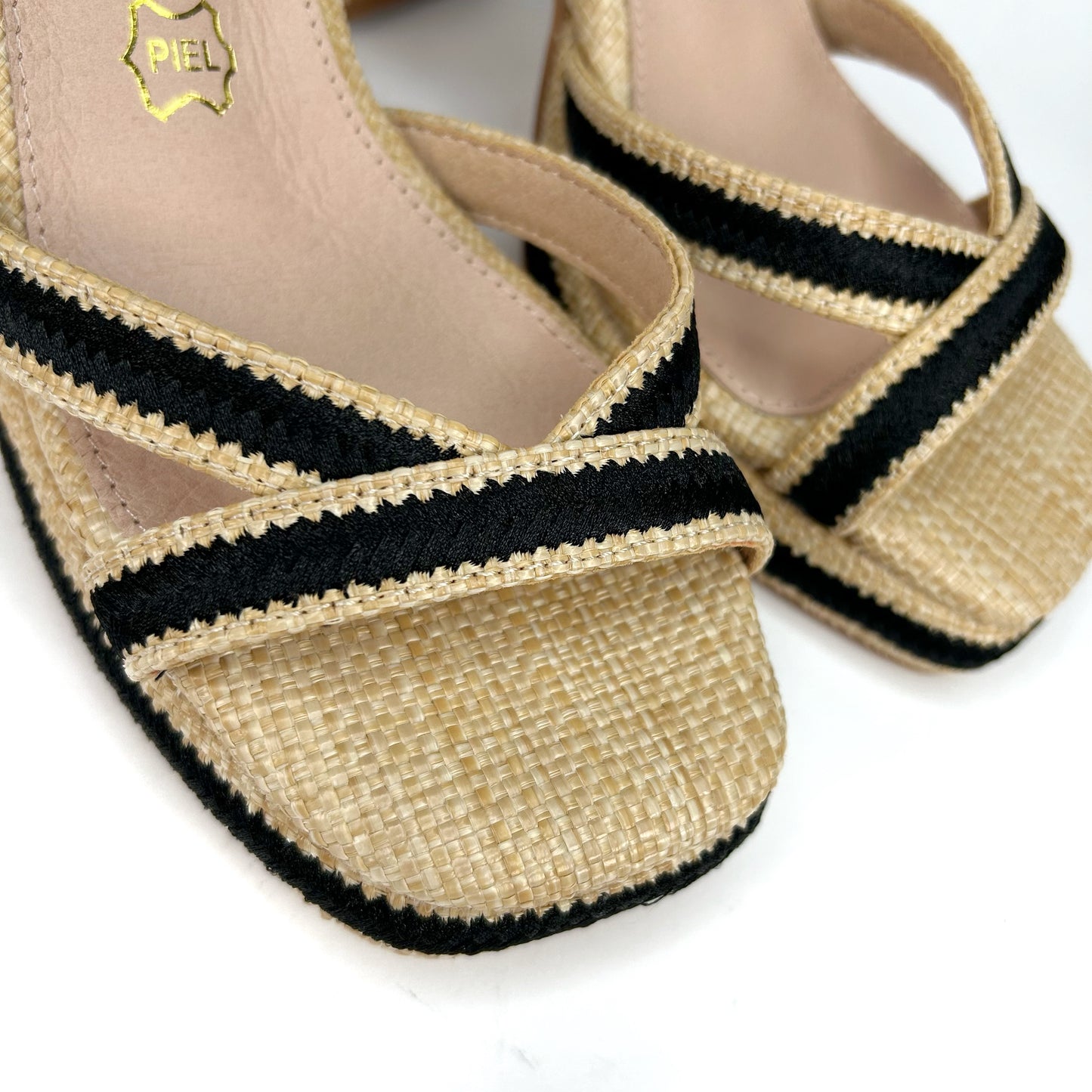 SANDALIA DE MUJER YUTE BEIGE-NEGRA 494J536