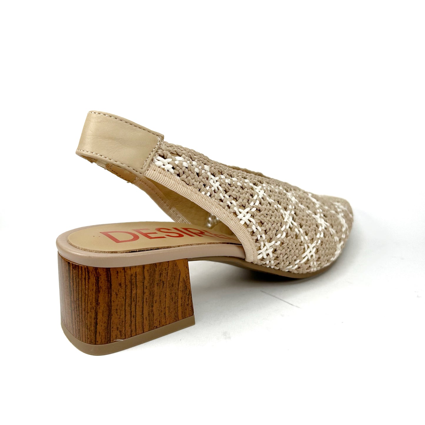 SALÓN MUJER REJILLA TIERRA PRAGA7