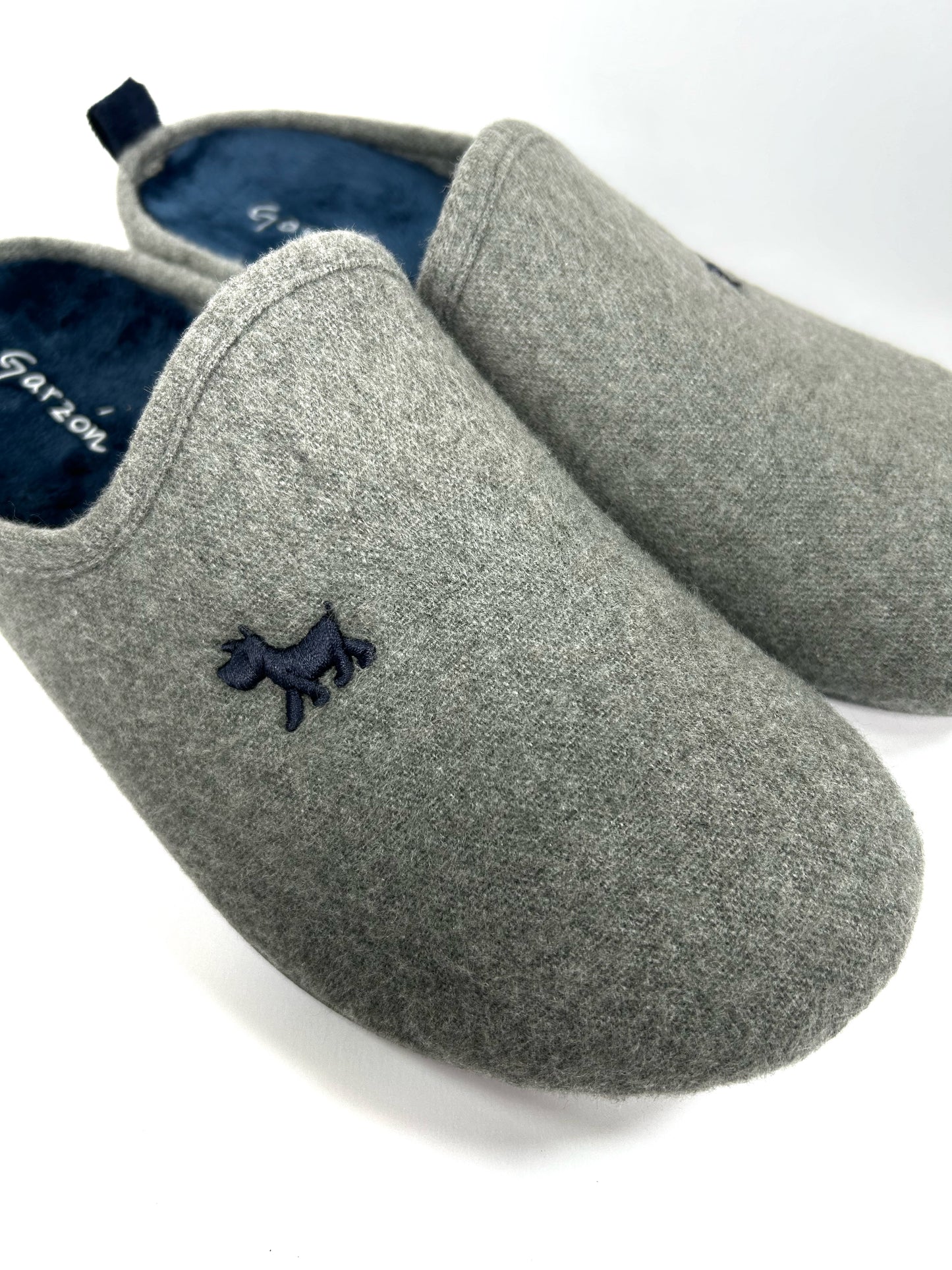 ZAPATILLAS DE CASA HOMBRE LOGO PERRITO GRIS 8003