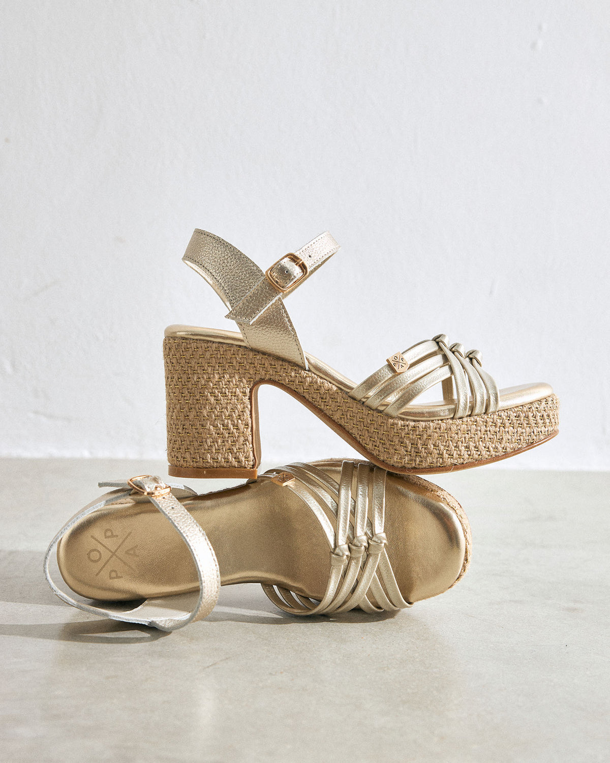 SANDALIA YUTE ORO CT51701