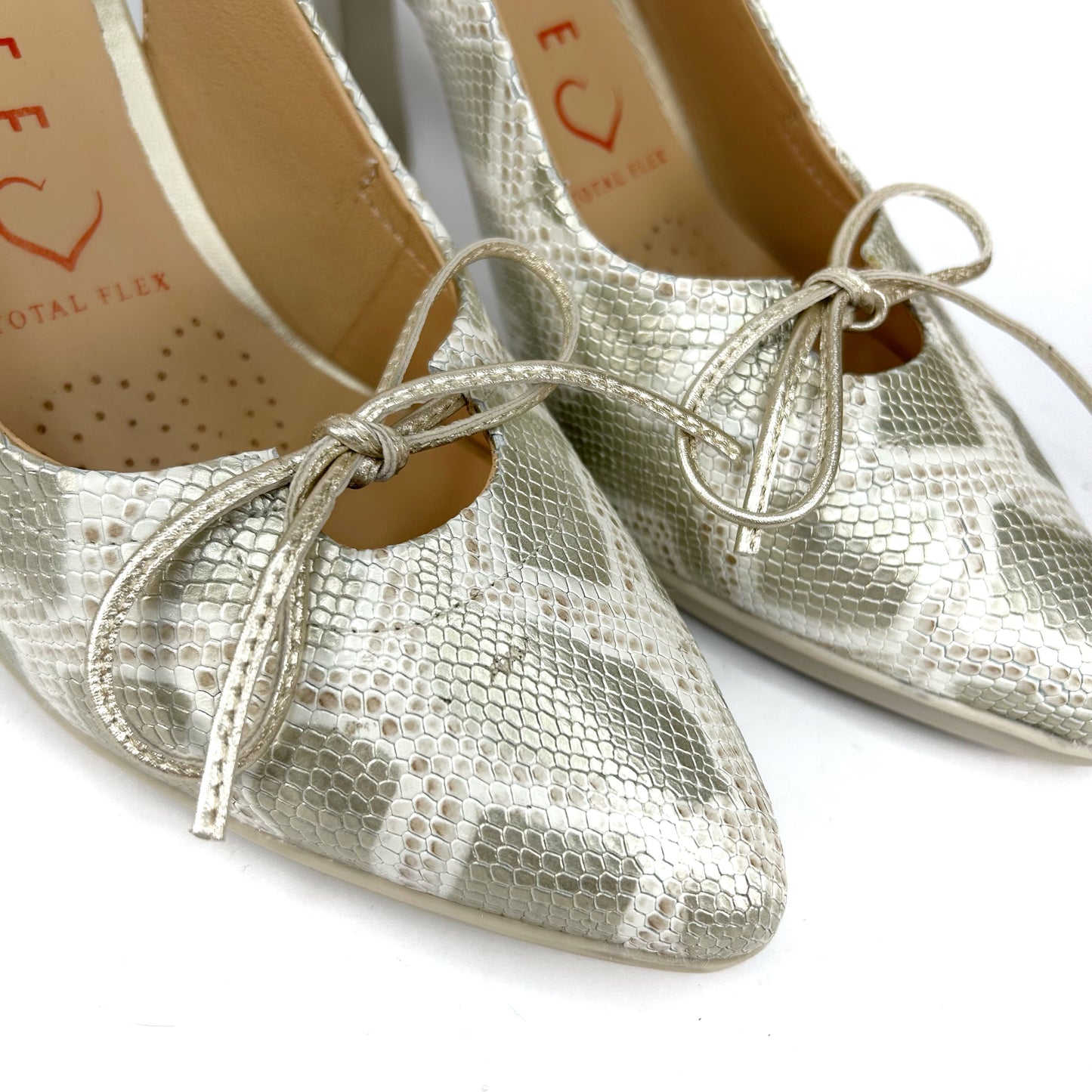 SALÓN MUJER SERPIENTE ORO SAGA19