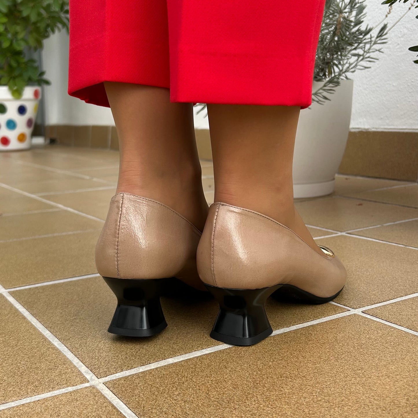 SALÓN MUJER BEIGE ADORNO 2695V