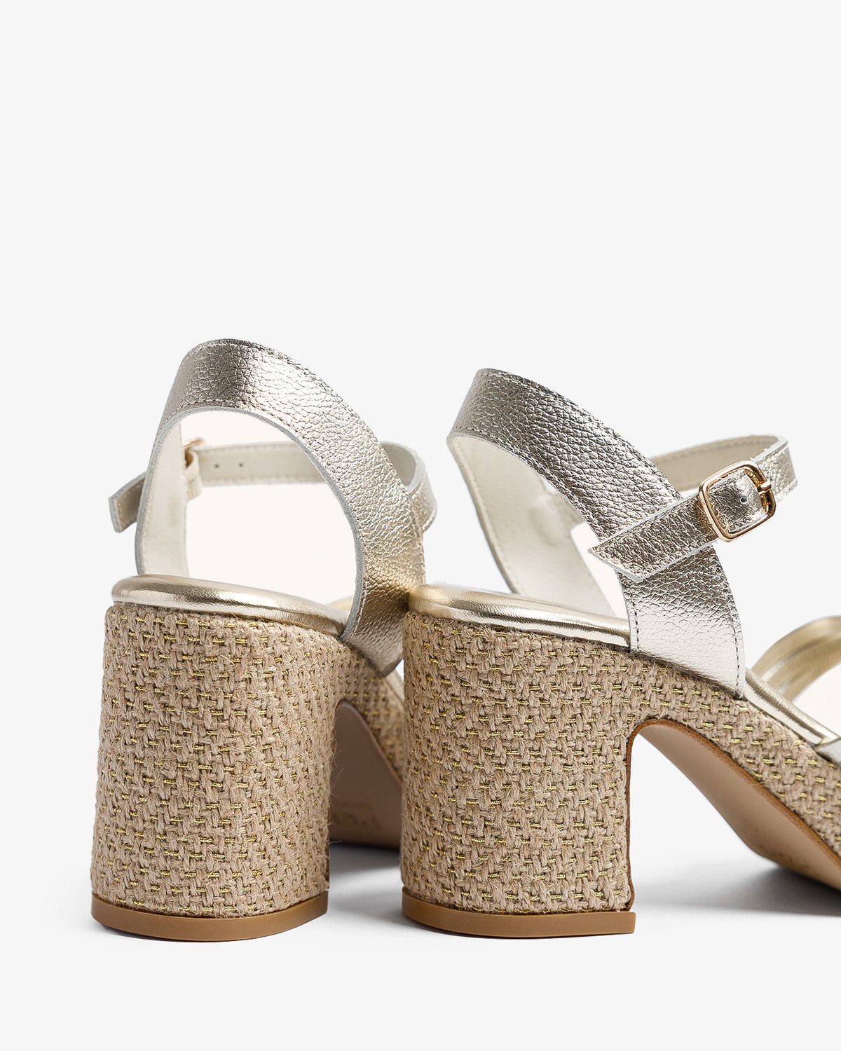 SANDALIA YUTE ORO CT51701
